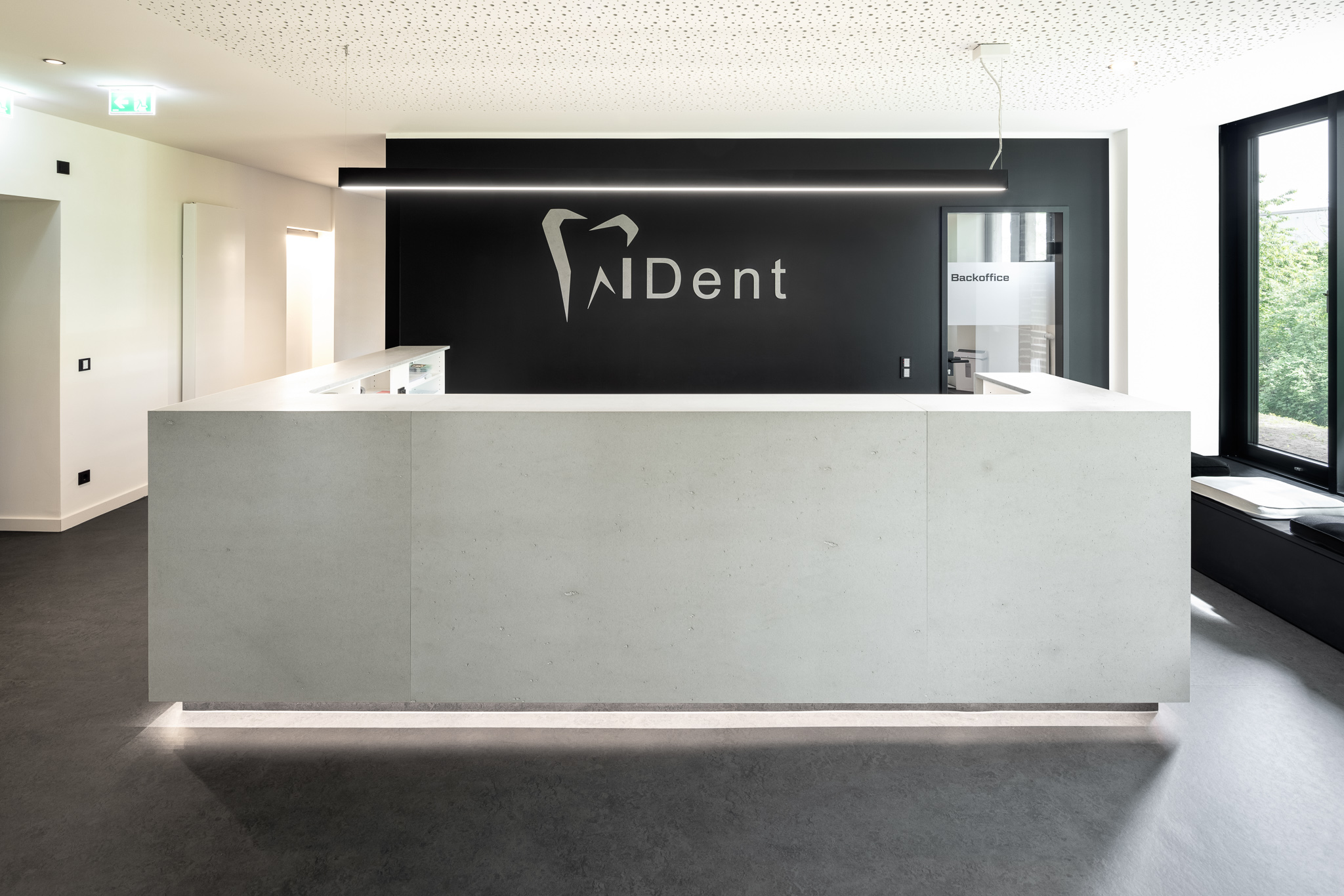 IDent Kassel Counters Dentist