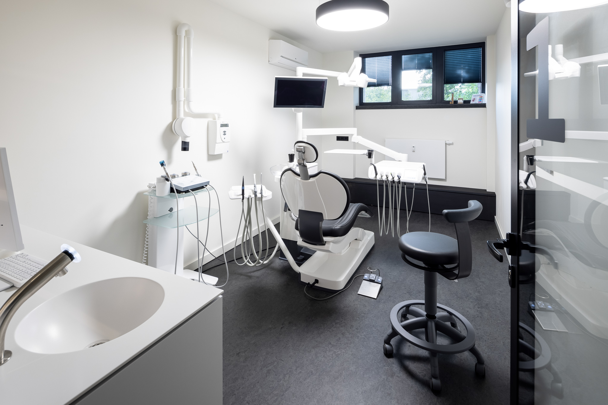 IDent Kassel Treatment Live Dentist